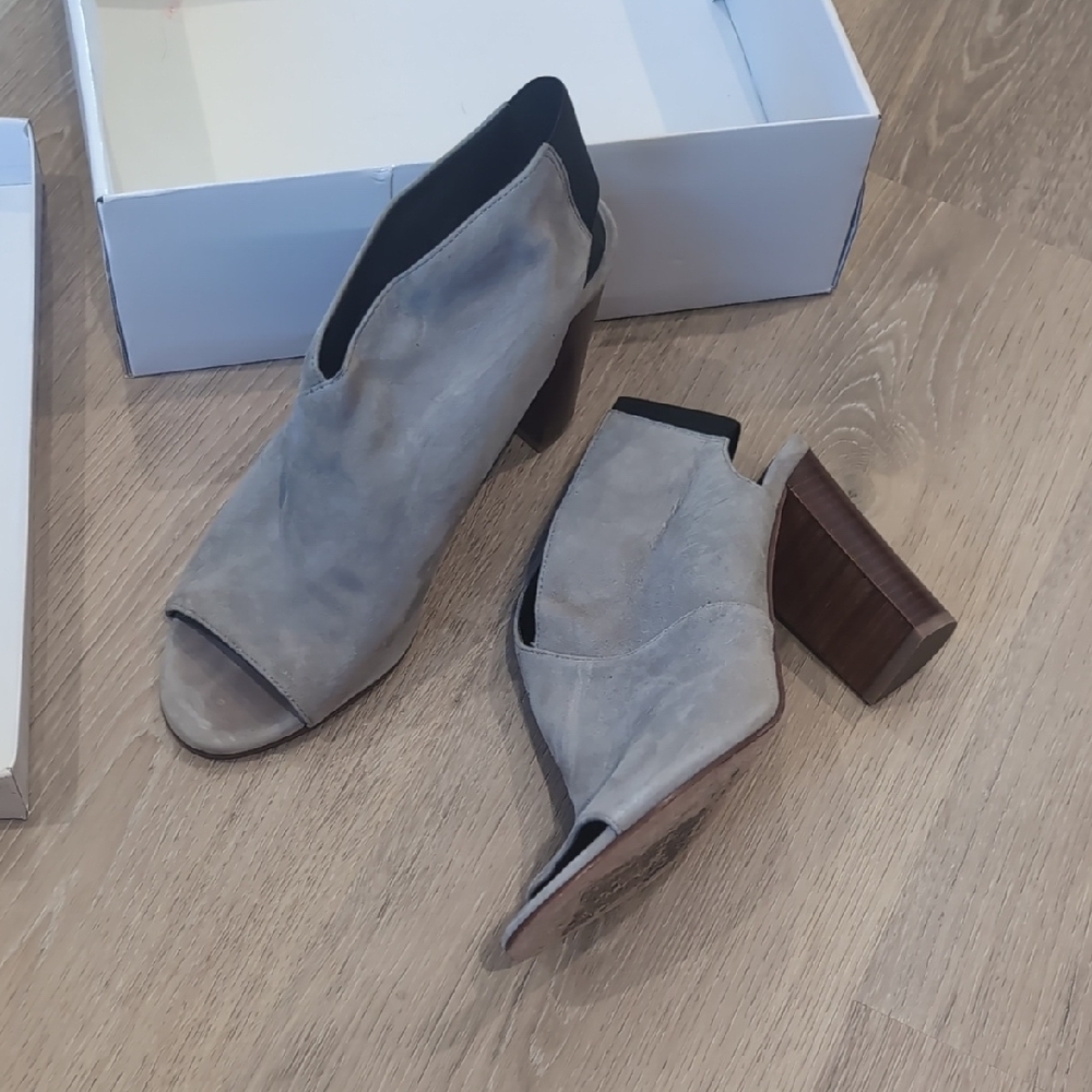Via Spiga Gray Open Toe Mules